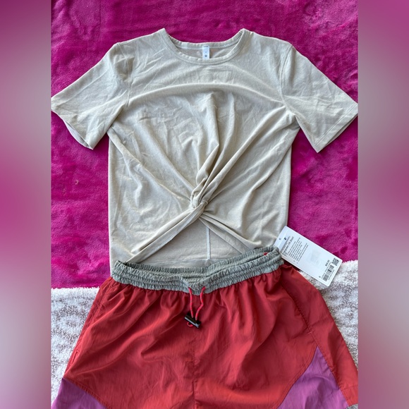 Size 4 Lululemon Crescent top - Picture 1 of 2